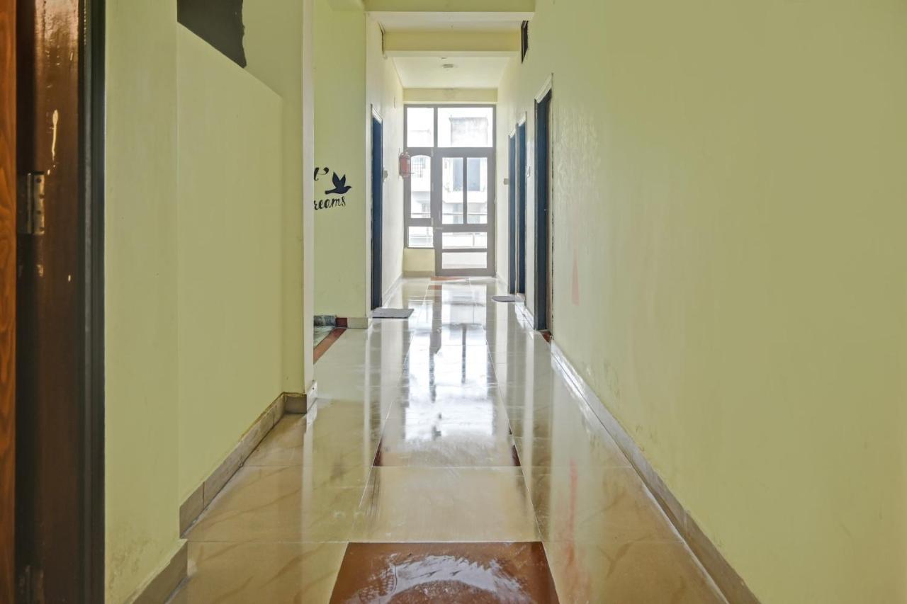 Oyo 7498 Hotel Aparajita Varanasi Eksteriør billede