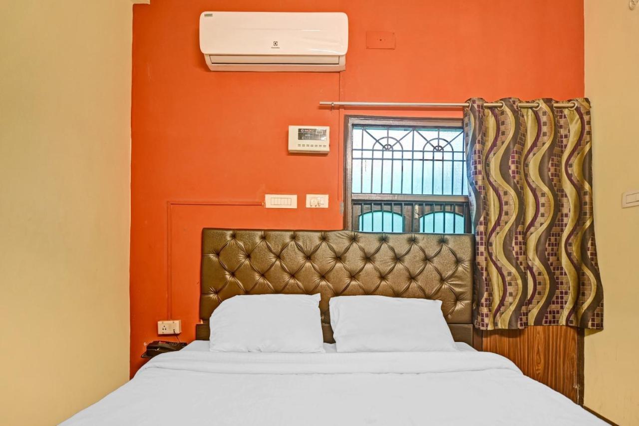 Oyo 7498 Hotel Aparajita Varanasi Eksteriør billede