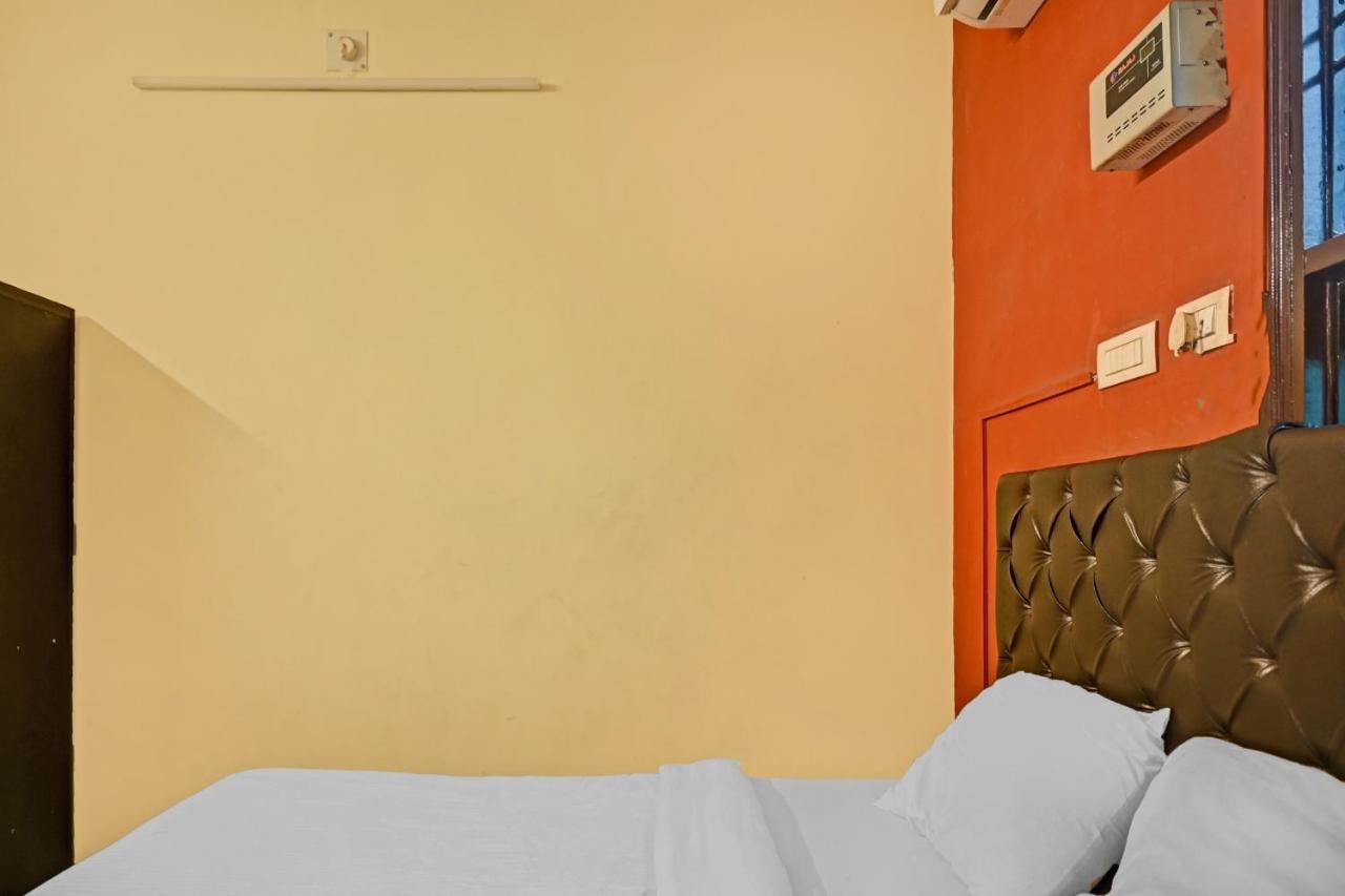 Oyo 7498 Hotel Aparajita Varanasi Eksteriør billede