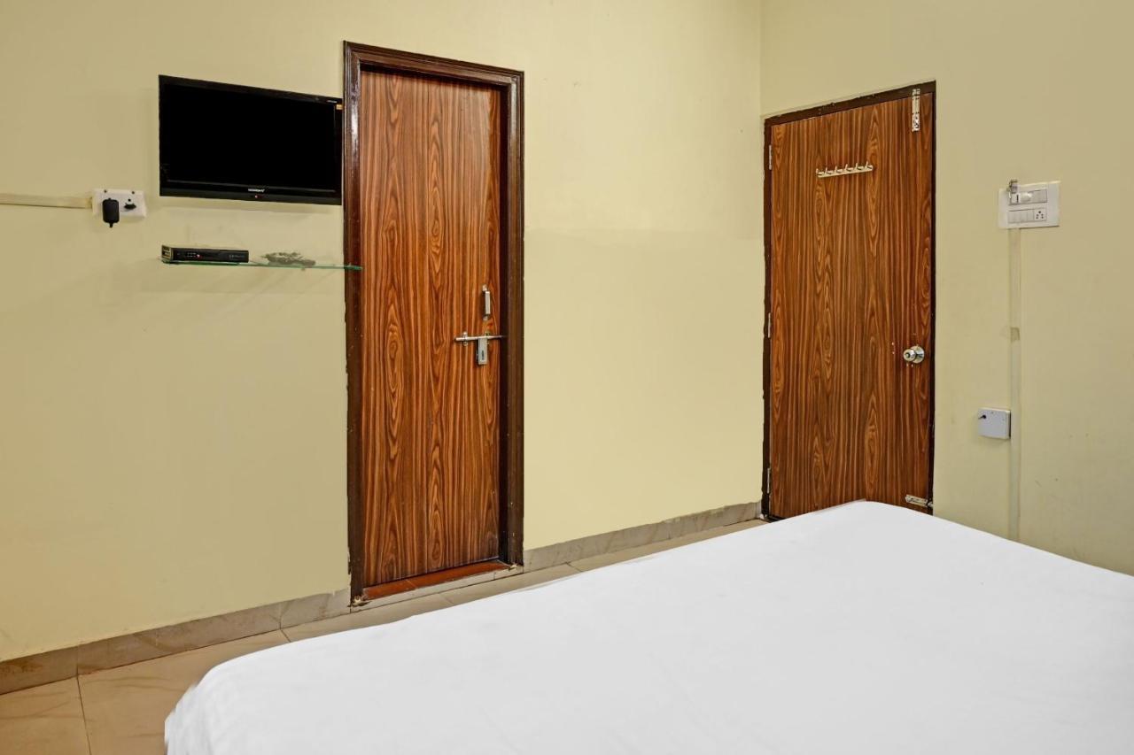 Oyo 7498 Hotel Aparajita Varanasi Eksteriør billede