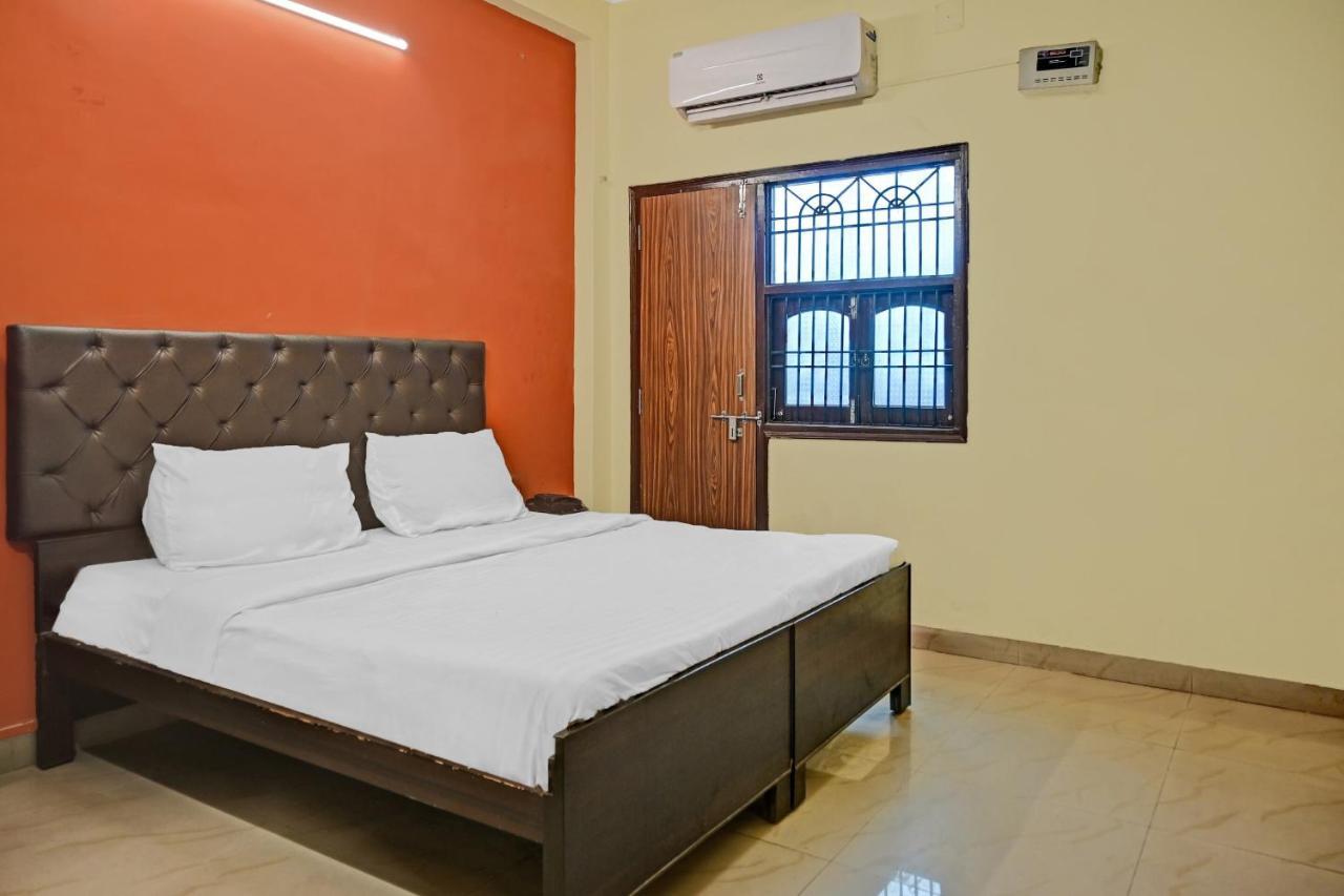 Oyo 7498 Hotel Aparajita Varanasi Eksteriør billede