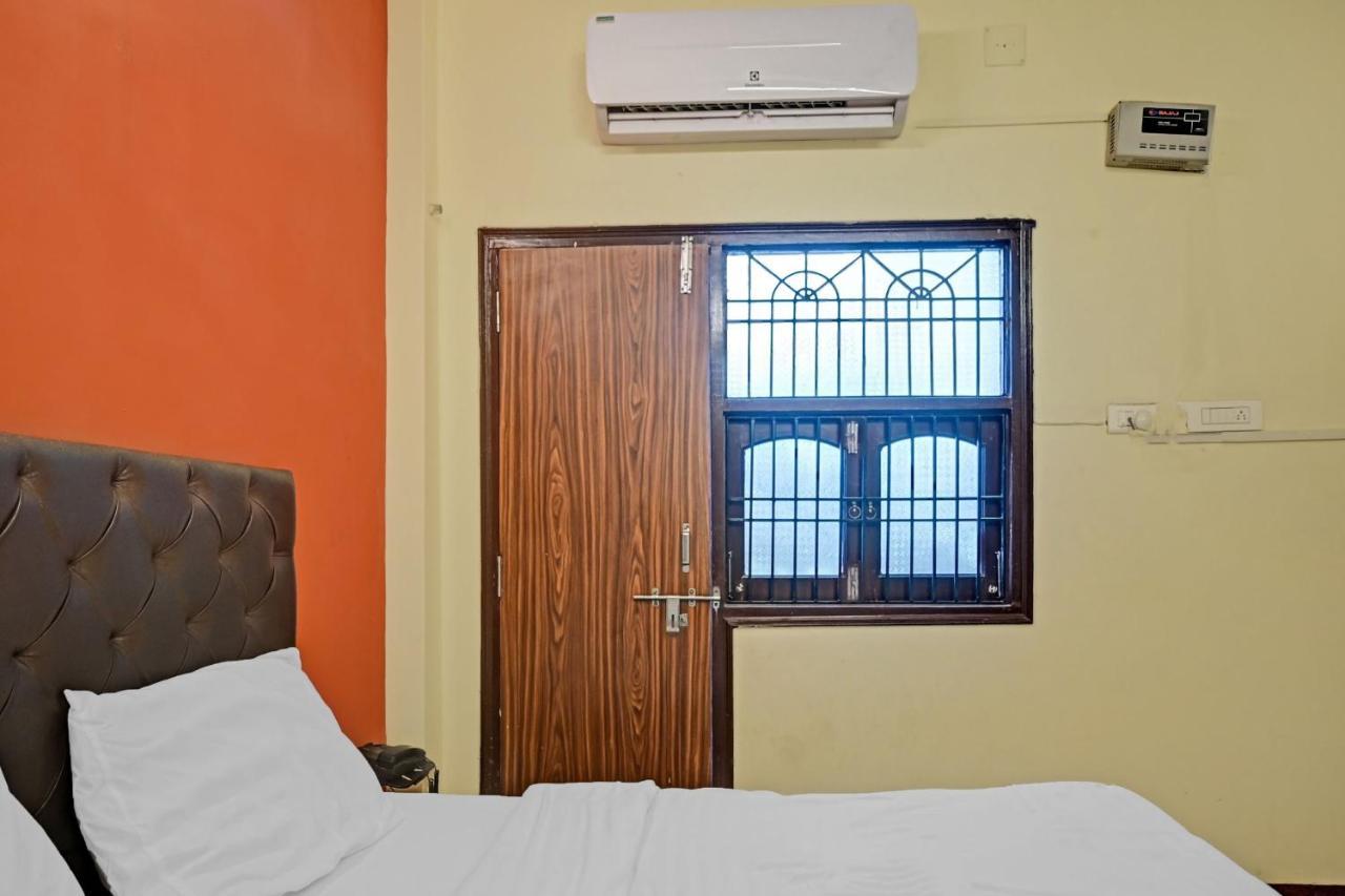 Oyo 7498 Hotel Aparajita Varanasi Eksteriør billede