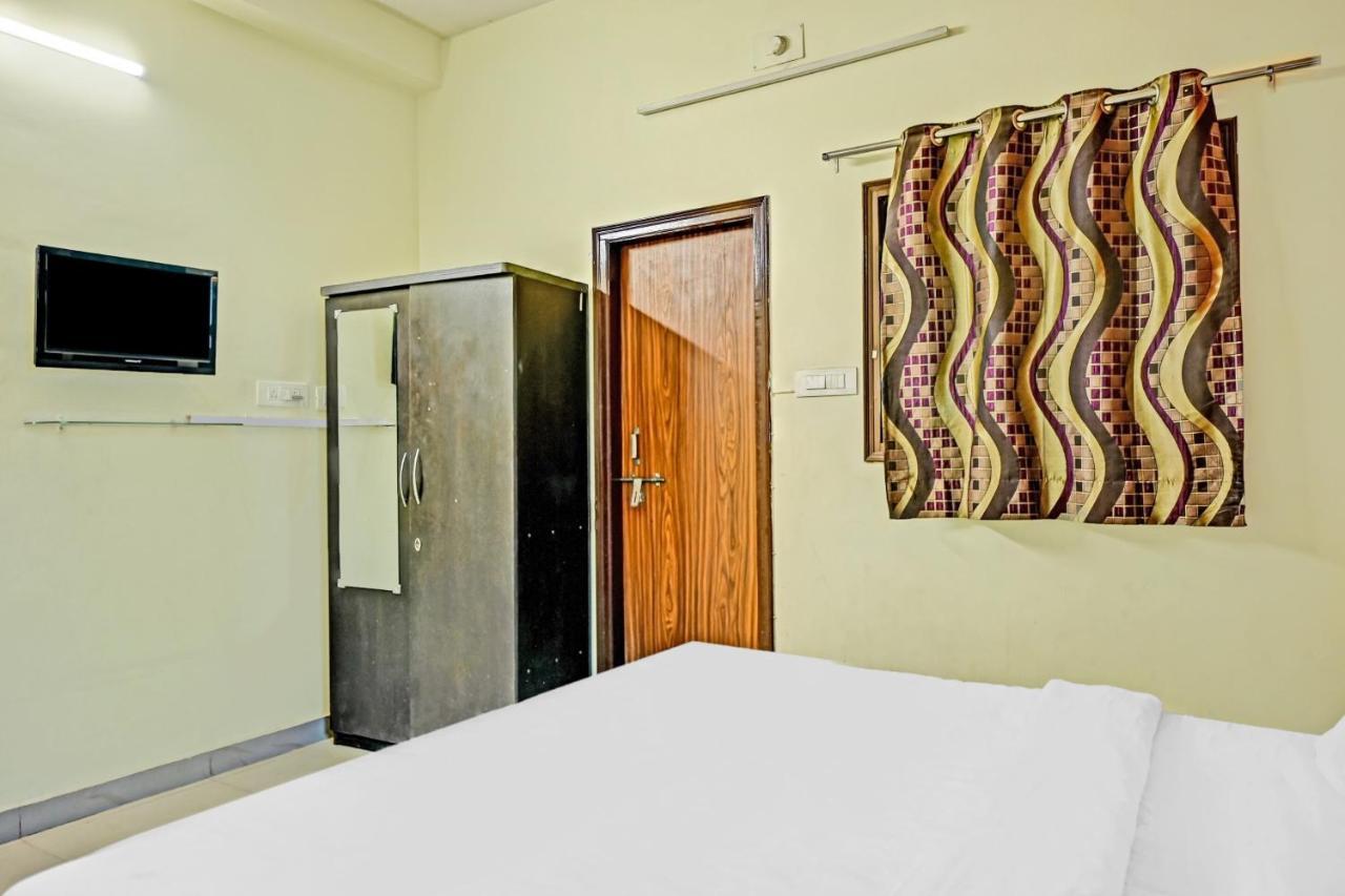 Oyo 7498 Hotel Aparajita Varanasi Eksteriør billede