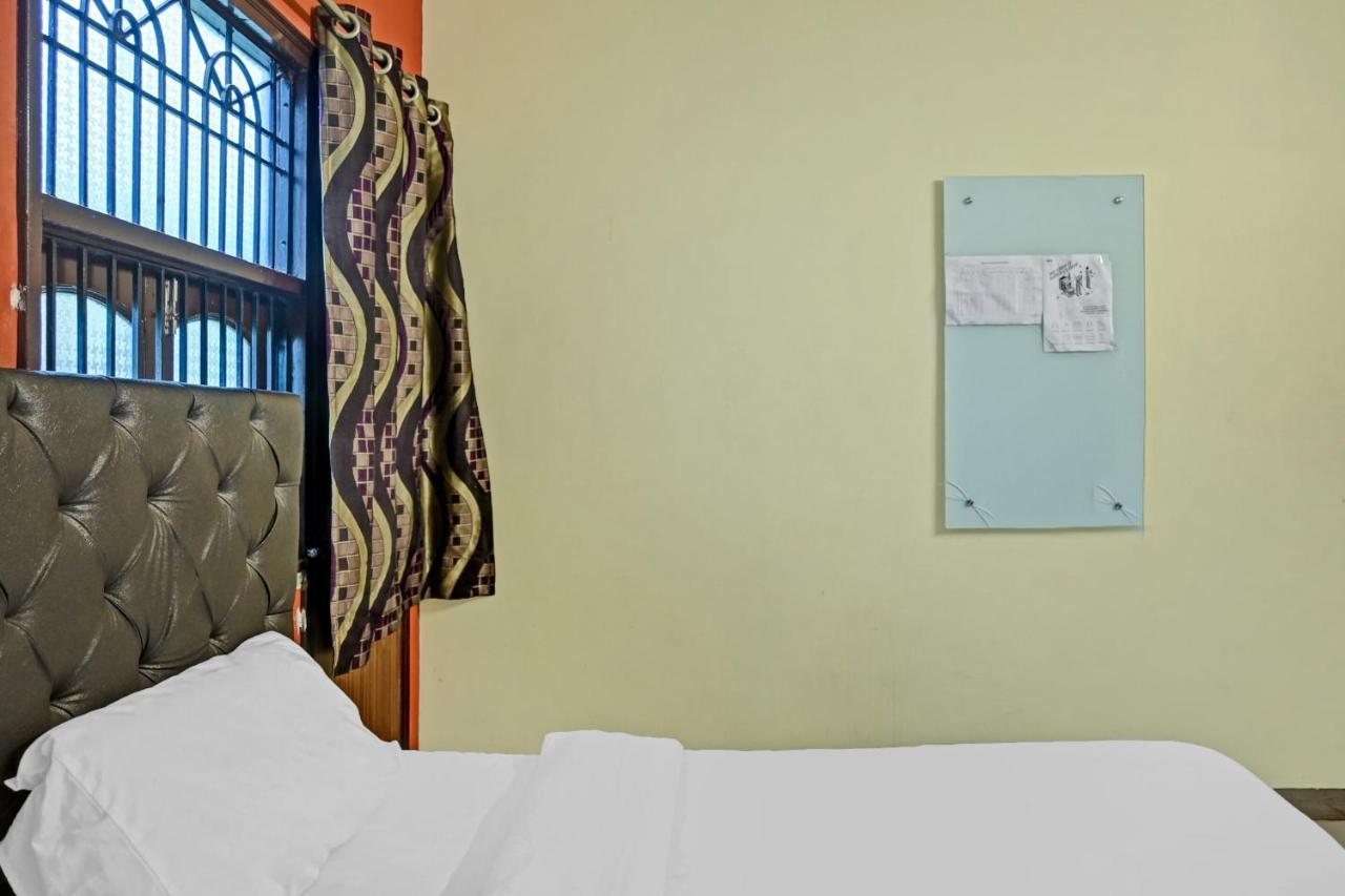 Oyo 7498 Hotel Aparajita Varanasi Eksteriør billede