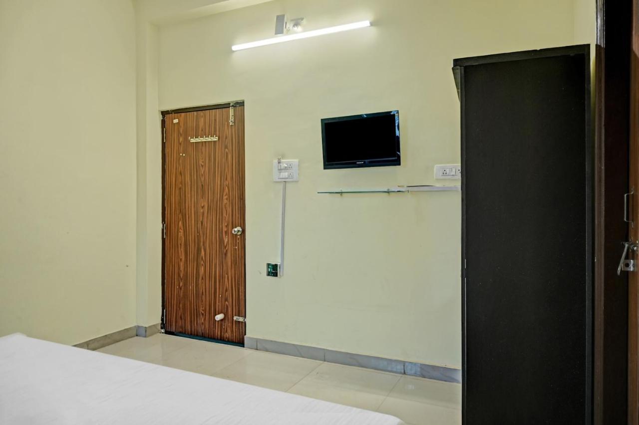 Oyo 7498 Hotel Aparajita Varanasi Eksteriør billede